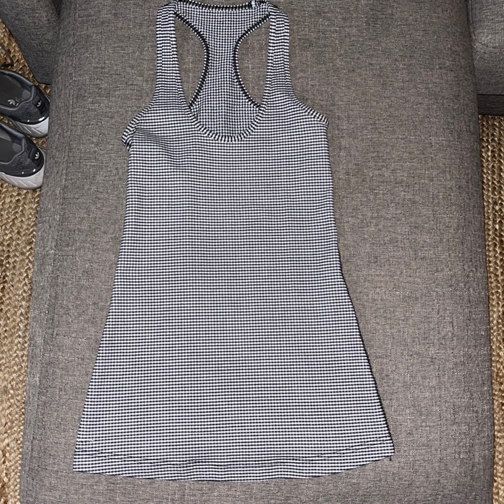 LULULEMON top
